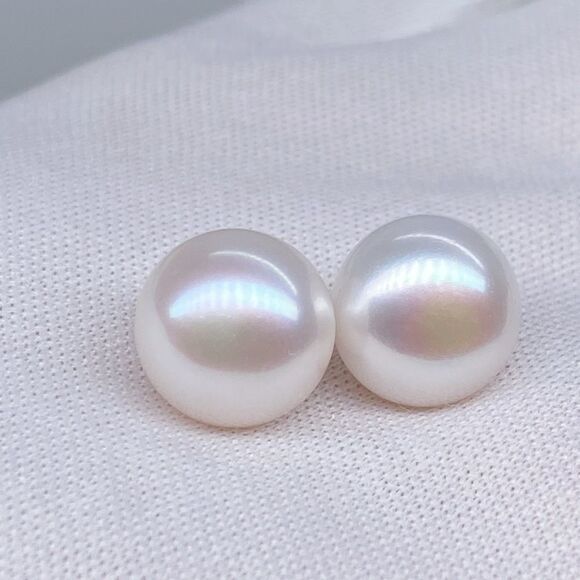 Saks Fifth Avenue Collection 14K Gold Freshwater Button Pearl Stud Earring - Picture 5 of 7